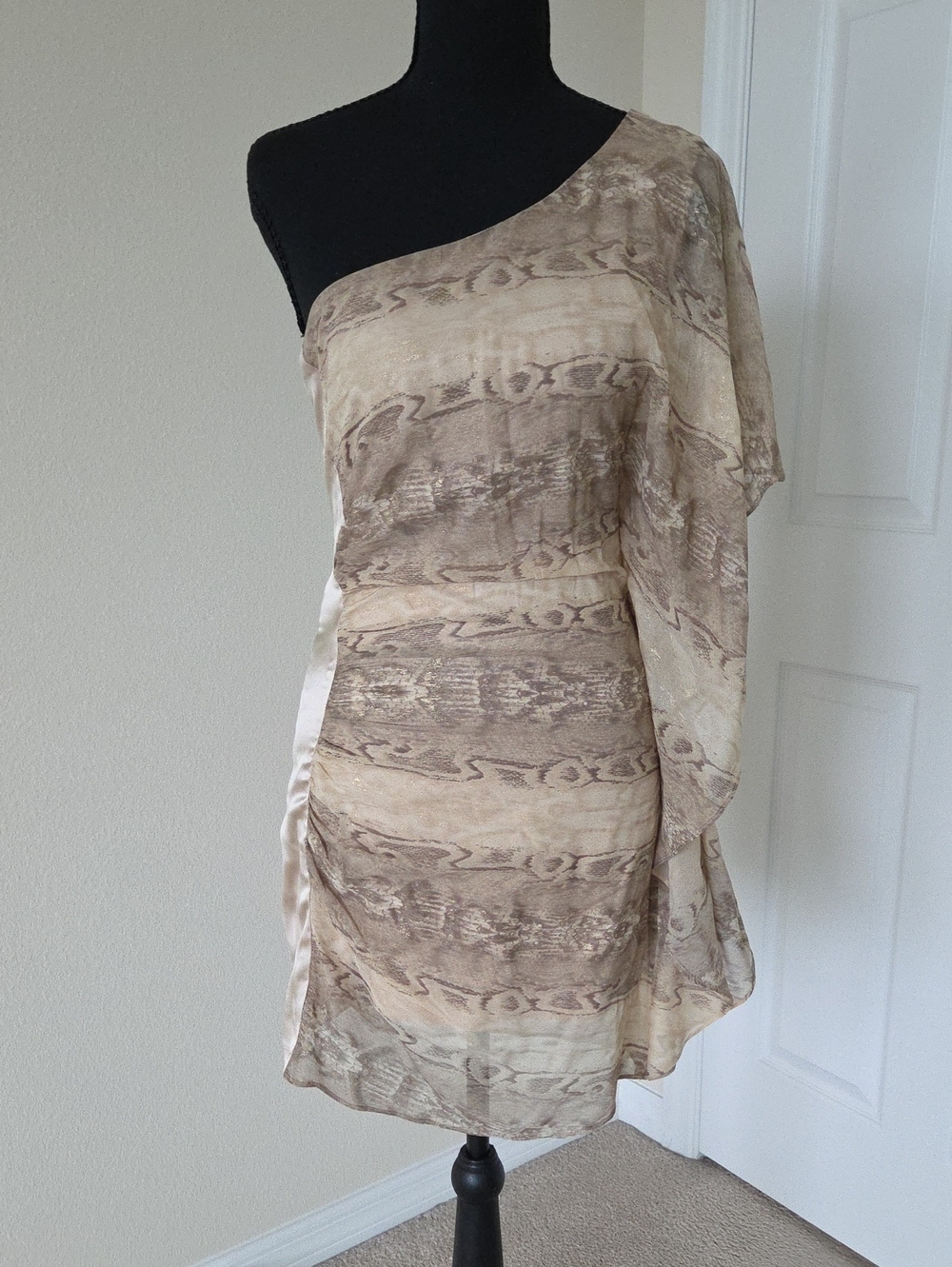 bebe One-Shoulder Taupe & Beige Printed Dress